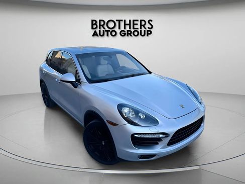 Used 2012 Porsche Cayenne Turbo image 1