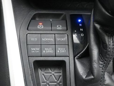 Used 2020 Toyota RAV4 XLE w/ Convenience Package AWD/4WD image 31