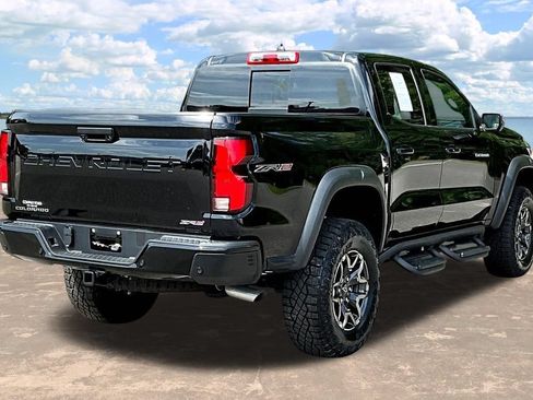 Used 2025 Chevrolet Colorado ZR2 w/ Technology Package AWD/4WD image 8