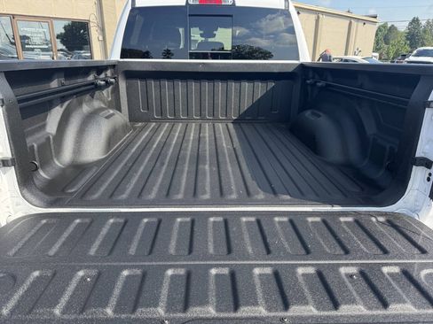 Used 2023 RAM 1500 Big Horn AWD/4WD image 10