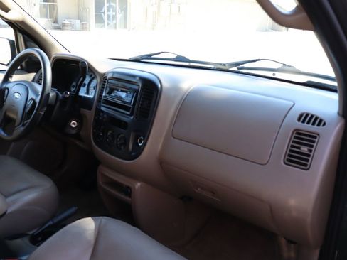 Used 2001 Ford Escape XLT image 17