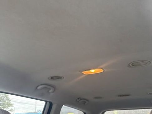 Used 2008 Kia Sedona LX image 19