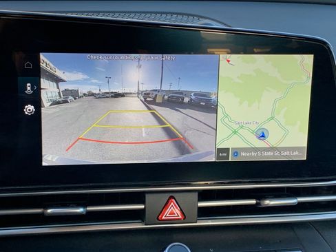 Used 2025 Hyundai Elantra SEL image 17