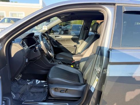 Used 2022 Volkswagen Tiguan SE R-Line AWD/4WD image 9