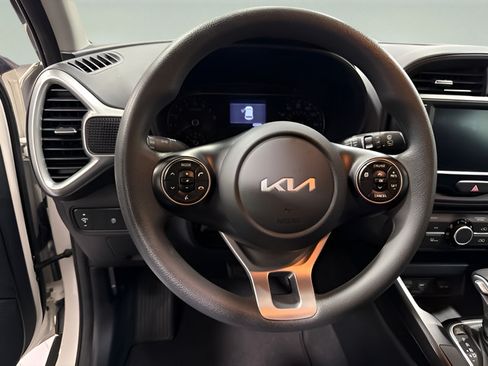 Used 2022 Kia Soul LX FWD image 16