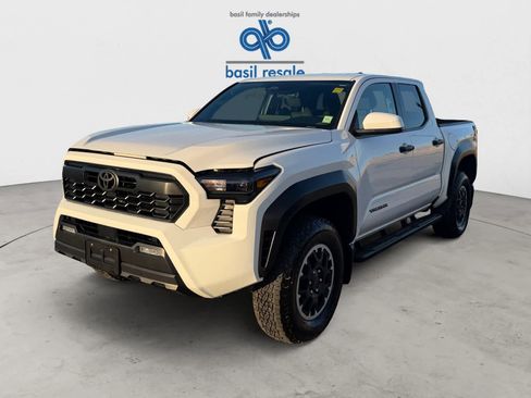 Used 2025 Toyota Tacoma TRD Off-Road image 2