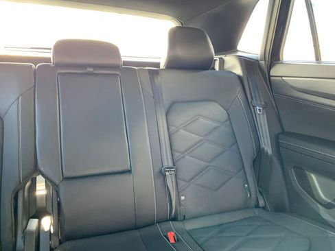 Used 2025 Volkswagen Atlas Cross Sport SE image 37