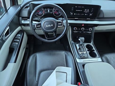 Used 2023 Kia Carnival LX image 13