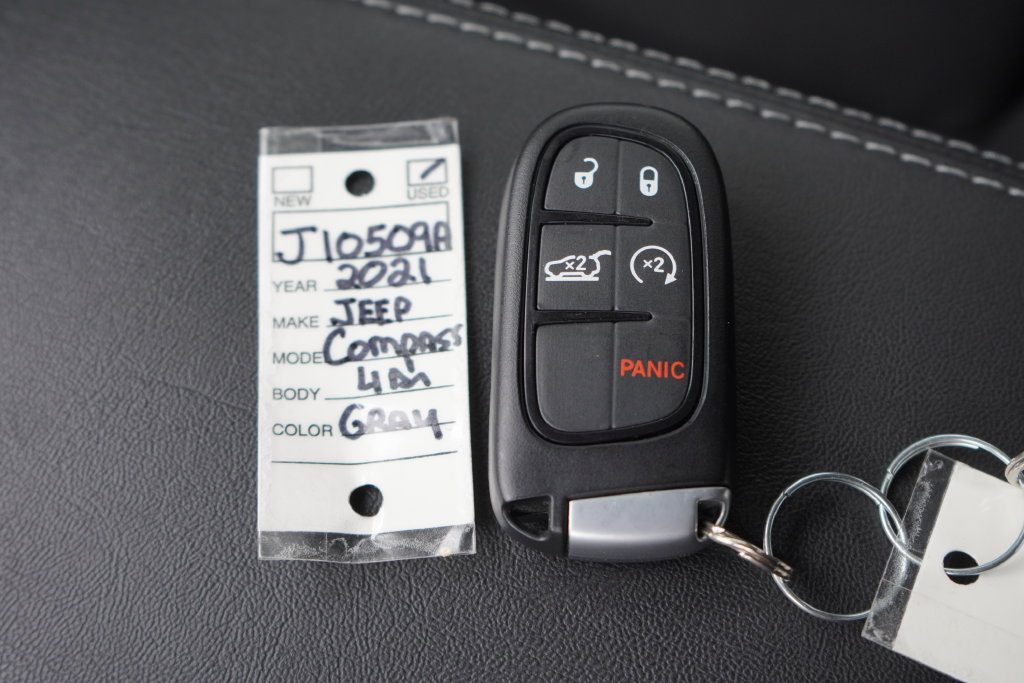 Used 2021 Jeep Cherokee Latitude Lux w/ Comfort/Convenience Group AWD/4WD image 37