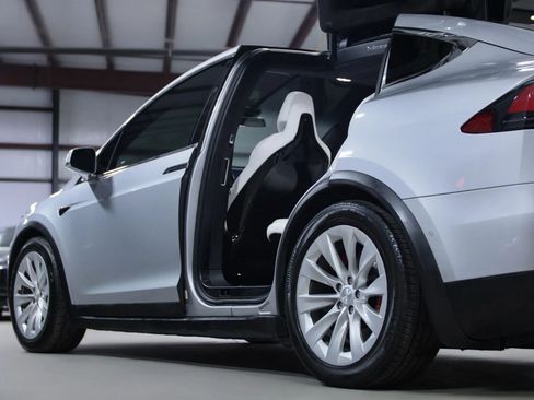 Used 2017 Tesla Model X 90D image 20