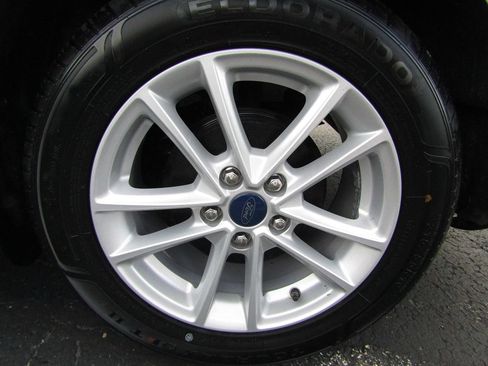 Used 2017 Ford Focus SE FWD image 35