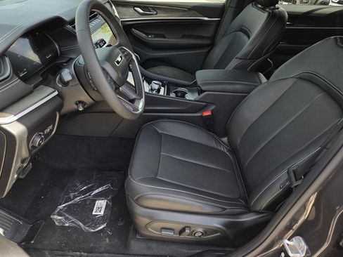 New 2026 Jeep Grand Cherokee L Limited AWD/4WD image 17