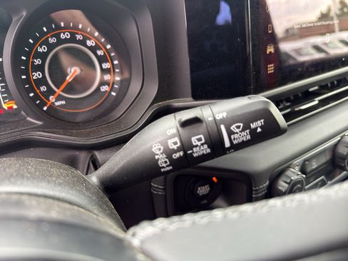 Used 2025 Jeep Wrangler Unlimited Rubicon AWD/4WD image 24