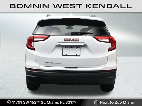 Used 2023 GMC Terrain SLE w/ Driver Convenience Package image 4