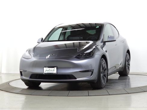 Used 2024 Tesla Model Y Long Range image 3