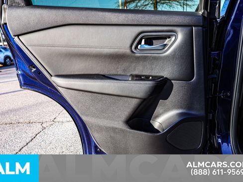 Used 2025 Nissan Rogue Platinum image 49