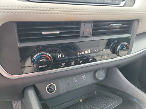 Used 2023 Nissan Rogue SV image 26