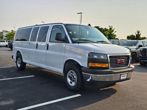 New 2026 GMC Savana 3500 LT w/ LT Preferred Equipment Group RWD image 4