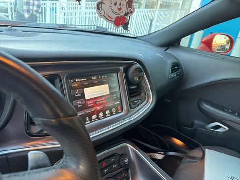 Used 2016 Dodge Challenger R/T image 9