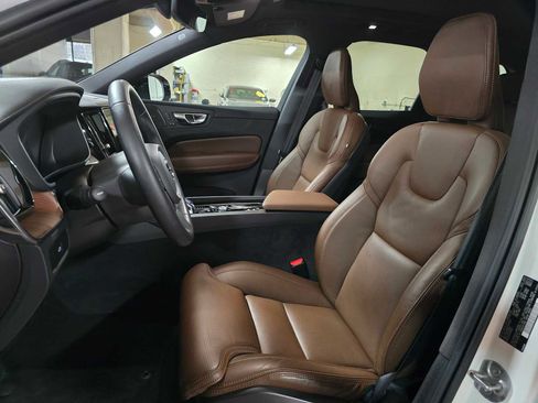 Used 2023 Volvo XC60 B5 Ultimate w/ Climate Package image 21