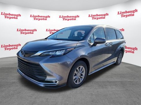 Used 2024 Toyota Sienna XLE image 24