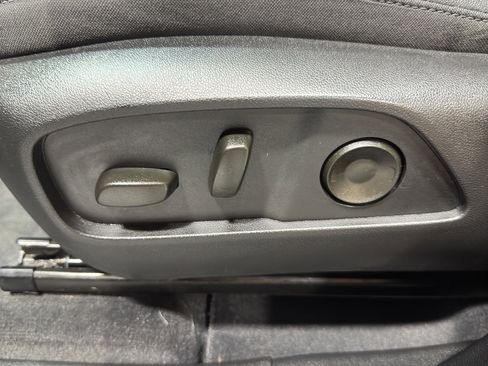 Used 2025 Chevrolet Equinox LT w/ Convenience Package II image 15