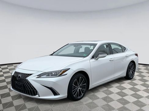 Used 2025 Lexus ES 300h w/ Premium Package image 5