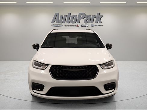 New 2026 Chrysler Pacifica Select w/ S Appearance Package FWD image 2