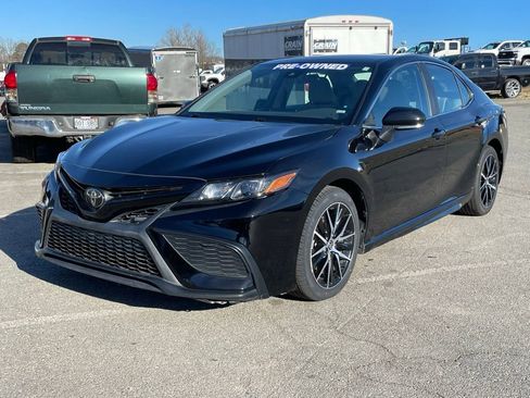 Used 2023 Toyota Camry SE FWD image 3