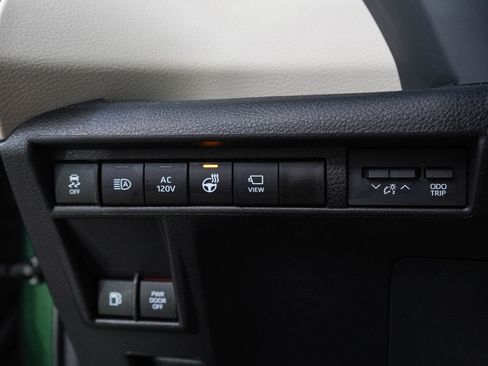 Used 2026 Toyota Sienna Platinum AWD/4WD image 30