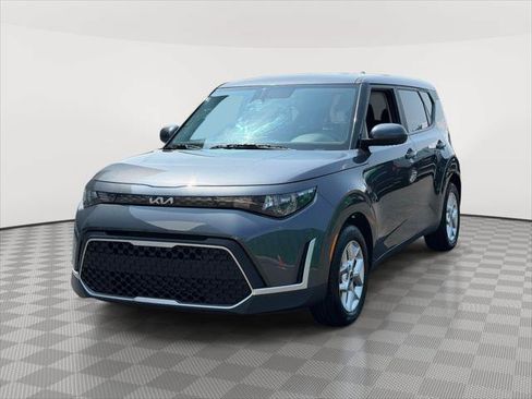 Used 2023 Kia Soul LX w/ LX Technology Package FWD image 3