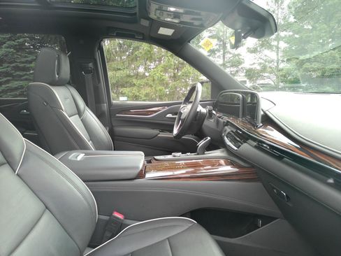 Certified 2024 Cadillac Escalade Premium Luxury AWD/4WD image 14
