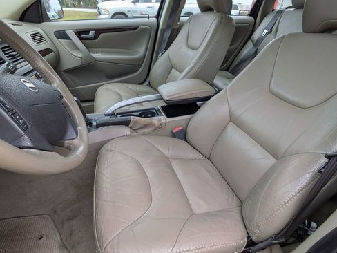 Used 2004 Volvo XC70 image 13