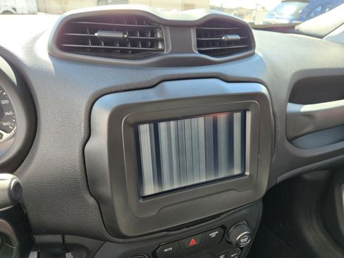 Used 2018 Jeep Renegade Latitude image 17