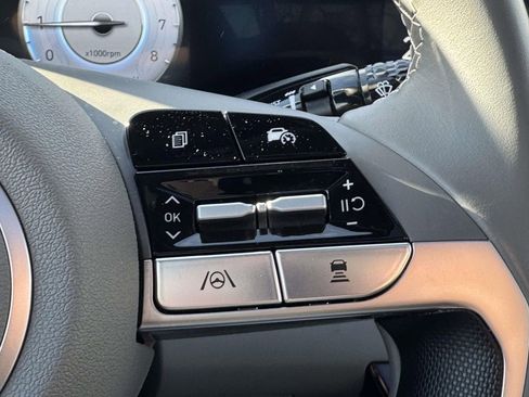 Certified 2025 Hyundai Elantra SEL image 21