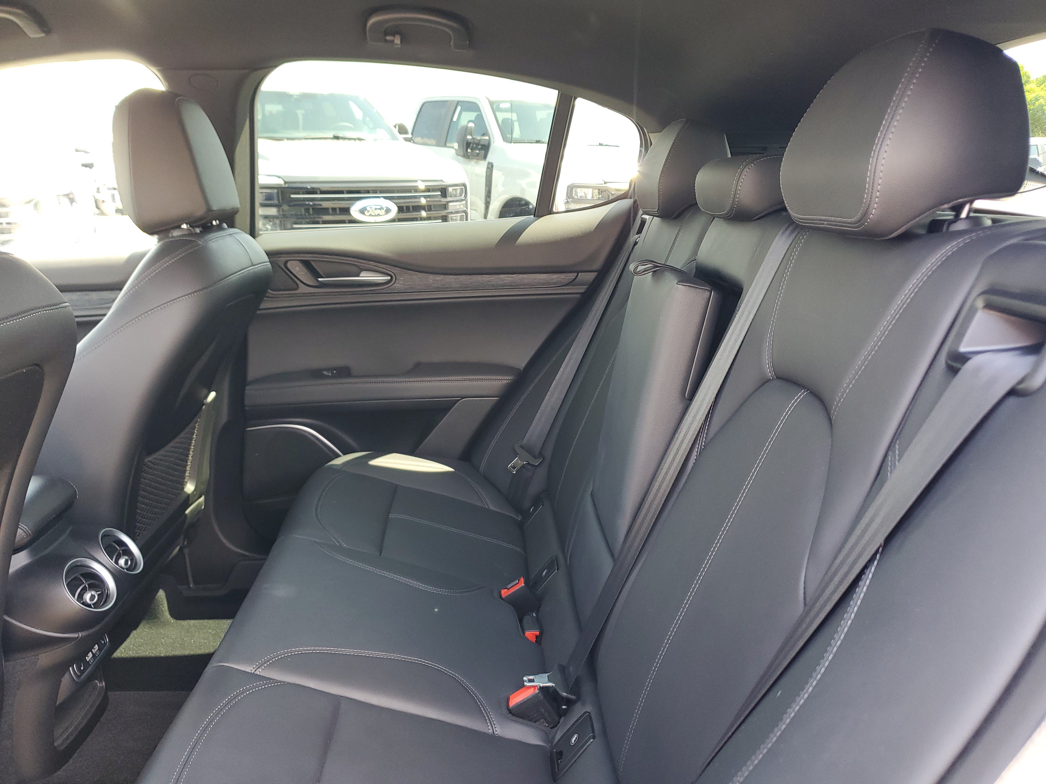 Used 2022 Alfa Romeo Stelvio Sprint RWD image 14