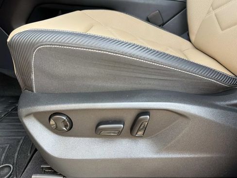 Used 2024 Volkswagen Atlas Cross Sport SE w/ Panoramic Sunroof Package FWD image 19