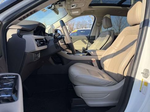 Certified 2023 Lincoln Aviator Reserve w/ Equipment Group 201A image 10