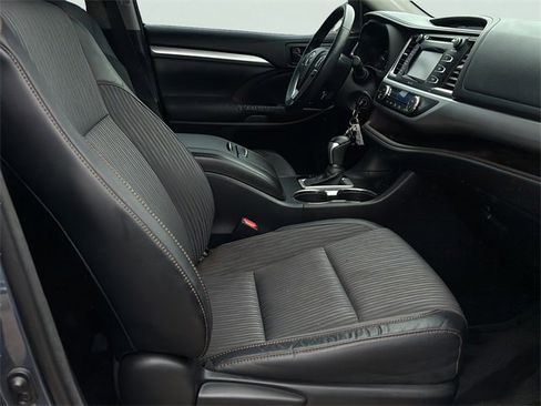 Used 2014 Toyota Highlander Plus image 11