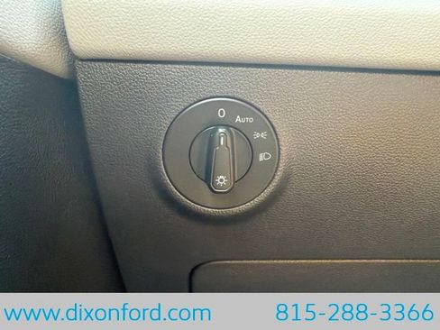 Used 2023 Volkswagen Taos SE FWD image 17