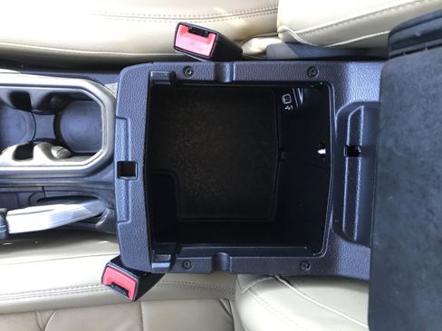 Used 2018 Jeep Wrangler Unlimited Sahara image 26