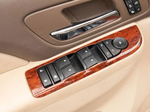 Used 2013 Chevrolet Suburban LTZ image 44