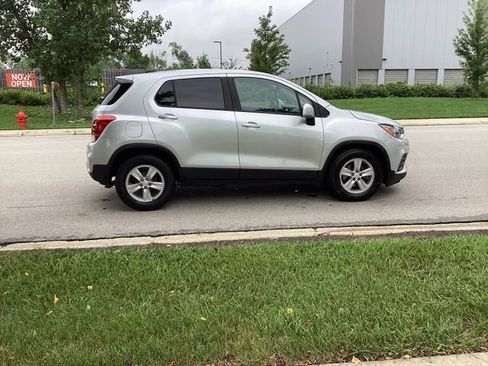 Used 2020 Chevrolet Trax LS w/ Tint and Cruise Package FWD image 4
