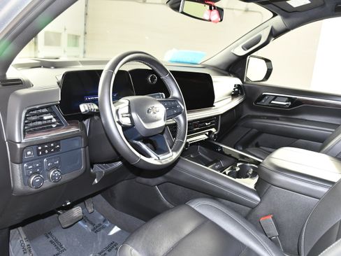 Used 2025 Chevrolet Tahoe Z71 AWD/4WD image 2
