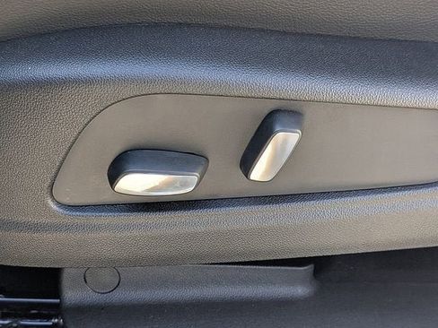 New 2025 Cadillac XT6 Luxury image 22