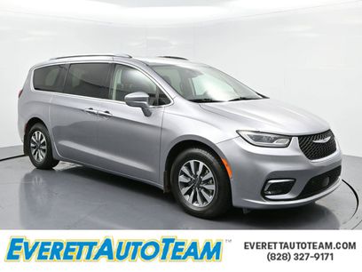 Used 2021 Chrysler Pacifica Touring-L