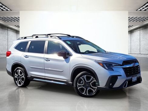 Used 2025 Subaru Ascent Touring image 2