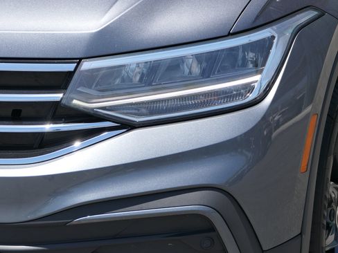 Used 2024 Volkswagen Tiguan SE FWD image 9