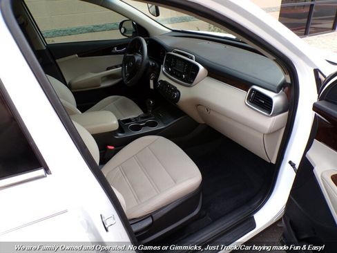 Used 2016 Kia Sorento LX image 29