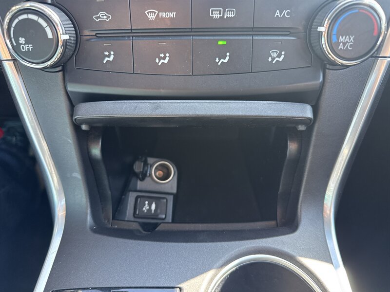 Used 2017 Toyota Camry SE w/ Protection Package (Q2) FWD image 25